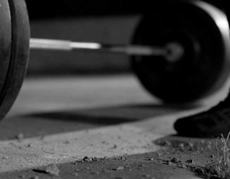 Rack Pull vs Deadlift: Benefits, Differences, and How to Program Both ...