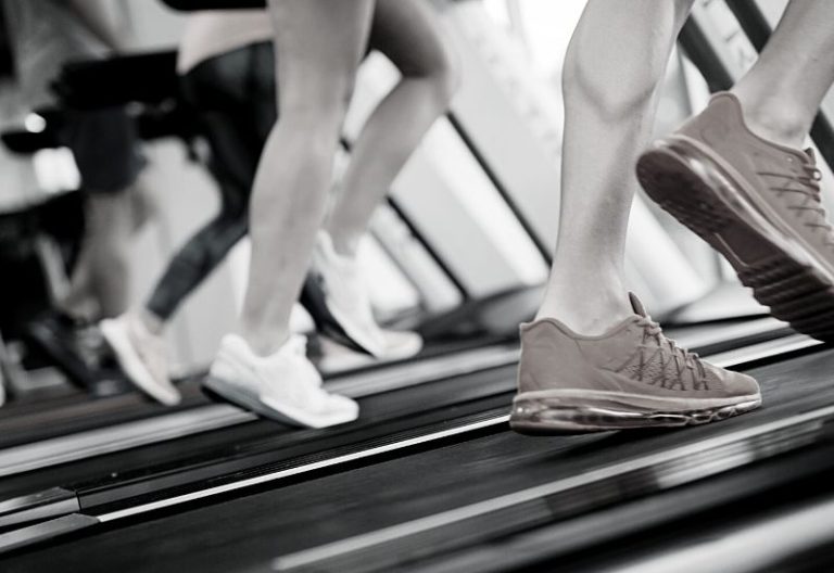 How Many Calories Do You Burn On The Treadmill? (and How To Burn More ...